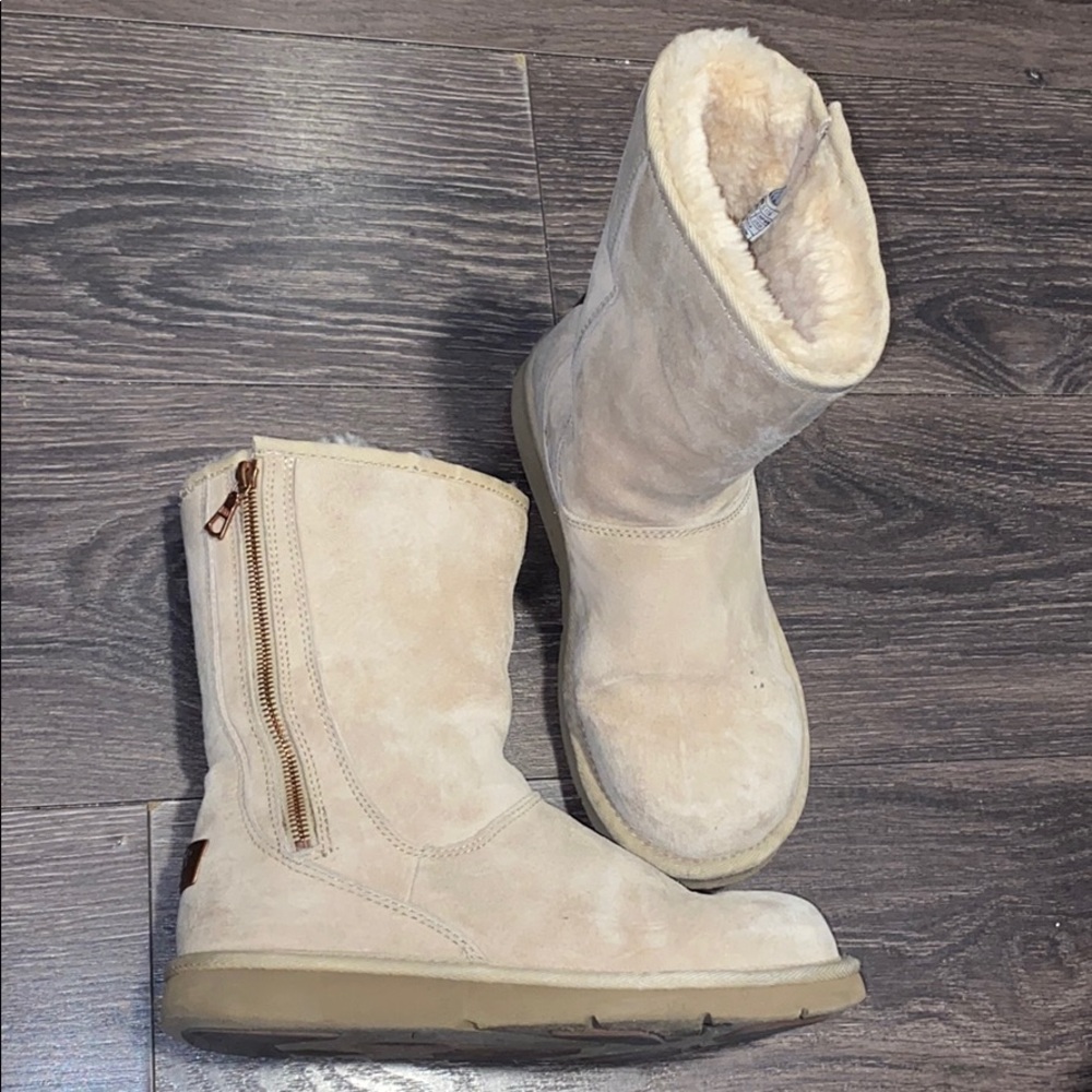 UGGS